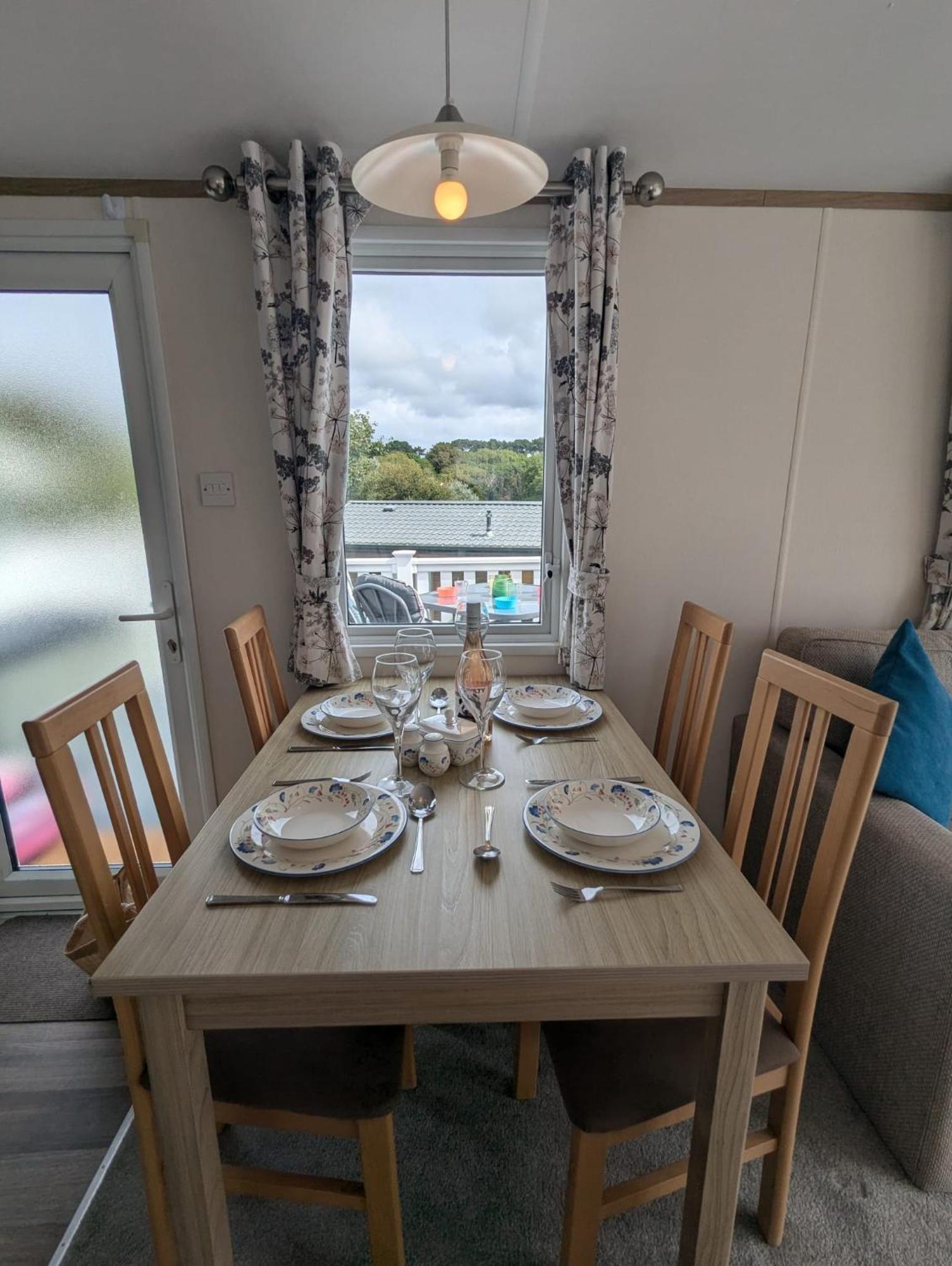 מילפורד און סי Lovely Bright And Airy Caravan On The 5 Star Shorefield Country Park Entertainment Passes Included מראה חיצוני תמונה