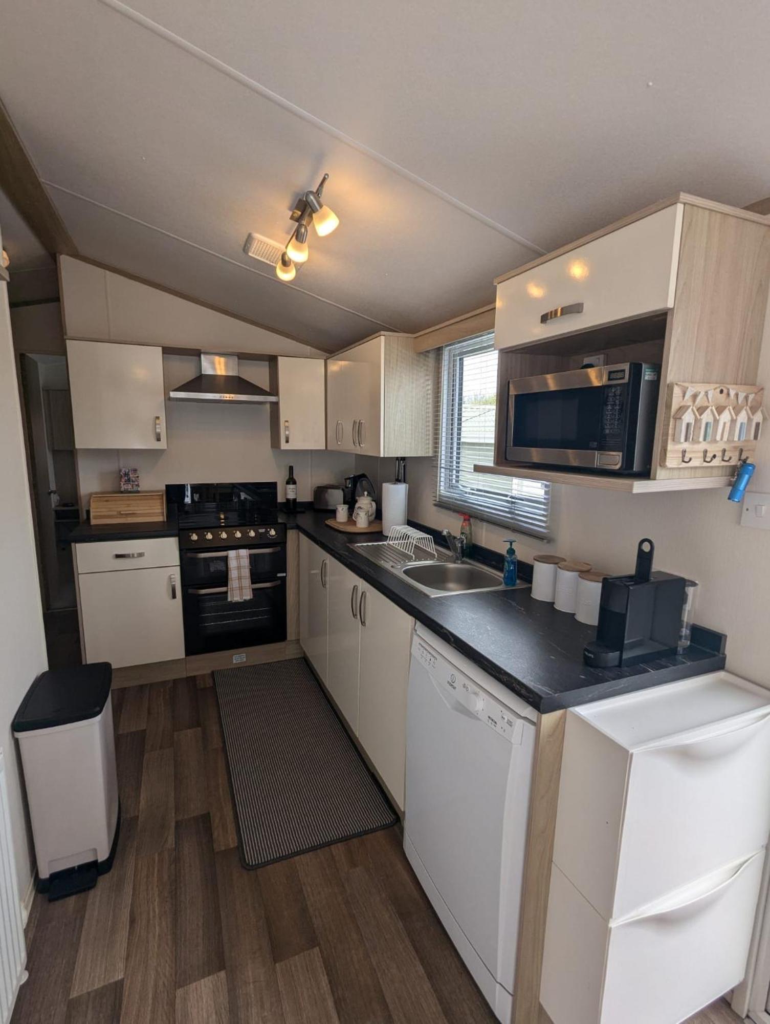 מילפורד און סי Lovely Bright And Airy Caravan On The 5 Star Shorefield Country Park Entertainment Passes Included מראה חיצוני תמונה
